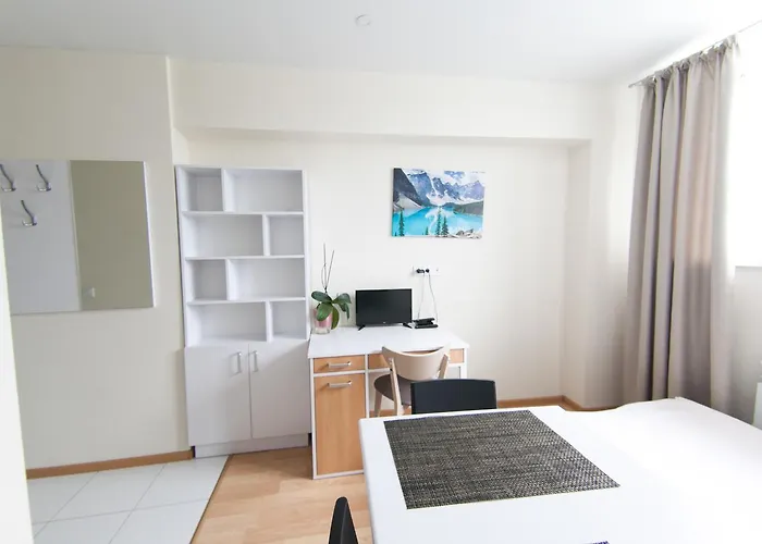 Easystay Inn